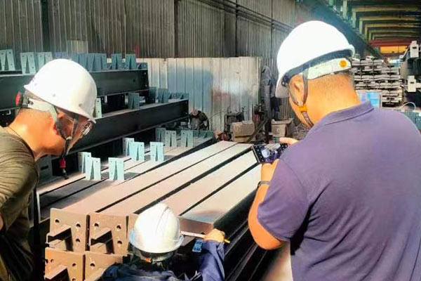 長春鋼結構施工現場需要有專業(yè)人員監(jiān)督